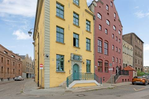 Blue Mandarin Apartments