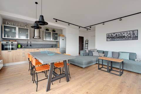 Blue Mandarin Riverside