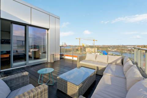 Blue Mandarin Riverside