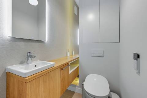 Blue Mandarin Riverside