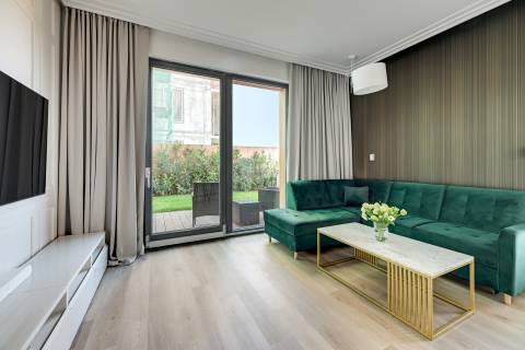 Blue Mandarin Riverside