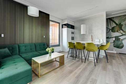 Blue Mandarin Riverside