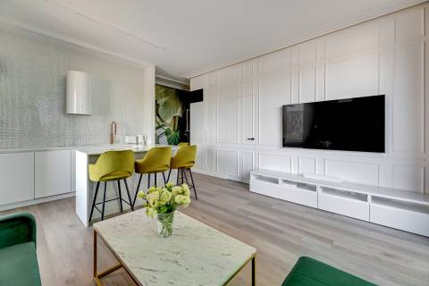 Blue Mandarin Riverside