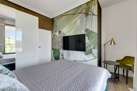 Blue Mandarin Riverside