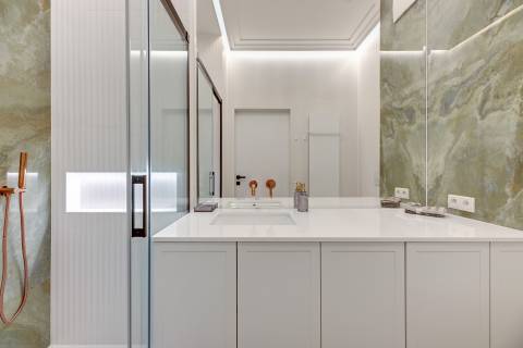 Blue Mandarin Riverside