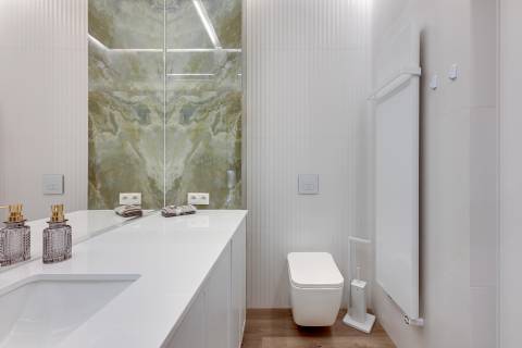 Blue Mandarin Riverside