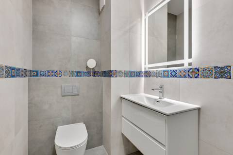 Blue Mandarin Riverside