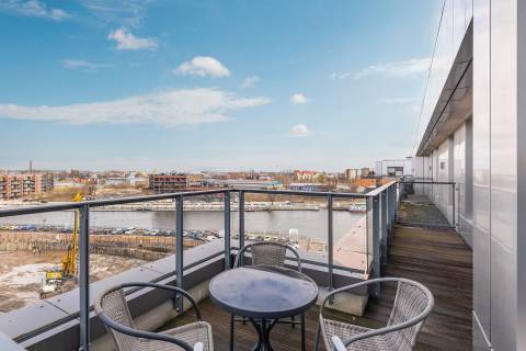 Blue Mandarin Riverside