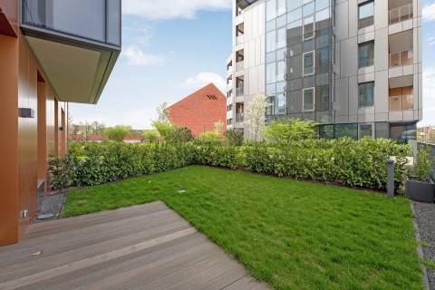 Blue Mandarin Riverside