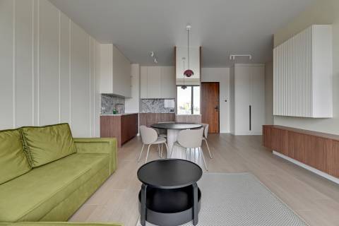 Blue Mandarin Riverside