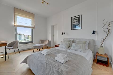 Blue Mandarin Riverside