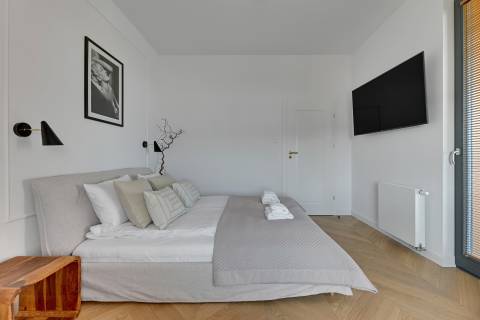 Blue Mandarin Riverside