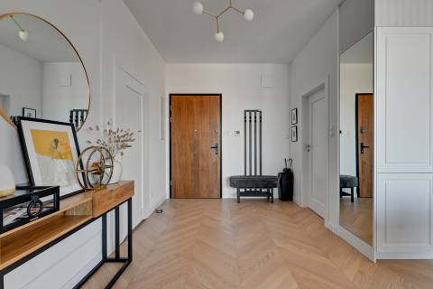 Blue Mandarin Riverside