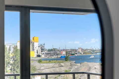 Blue Mandarin Riverside