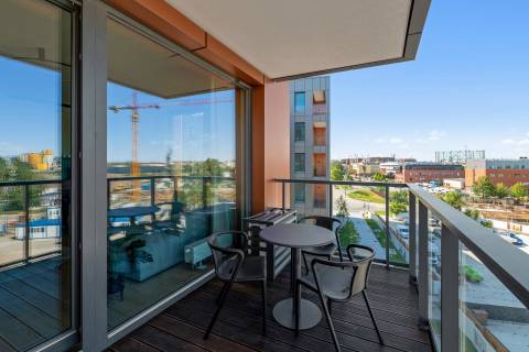 Blue Mandarin Riverside