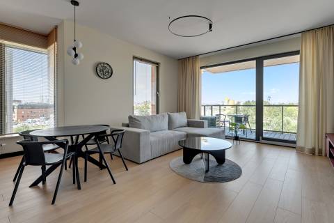 Blue Mandarin Riverside