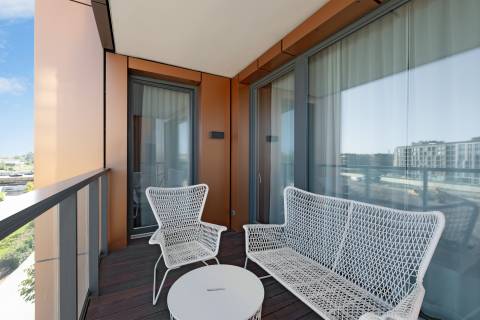 Blue Mandarin Riverside