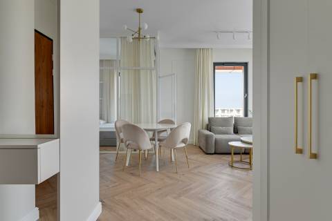 Blue Mandarin Riverside