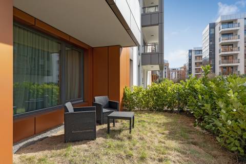 Blue Mandarin Riverside