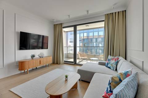 Blue Mandarin Riverside