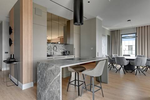 Blue Mandarin Riverside