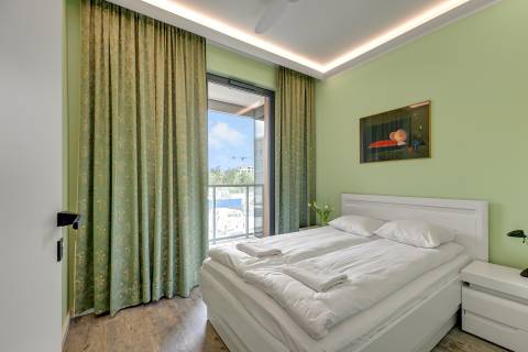 Blue Mandarin Riverside