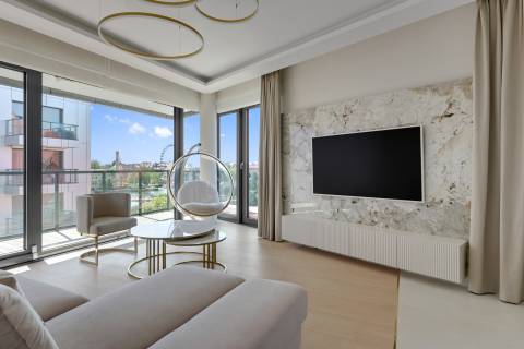 Blue Mandarin Riverside