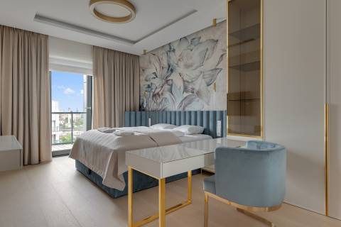 Blue Mandarin Riverside