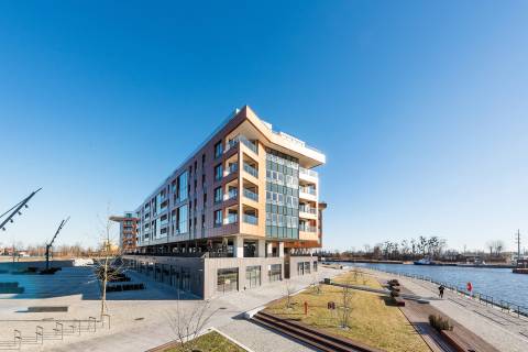 Blue Mandarin Riverside