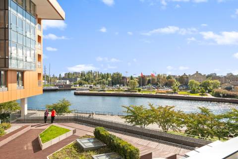 Blue Mandarin Riverside