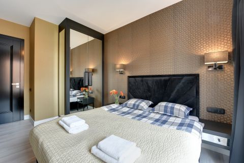 Blue Mandarin Riverside