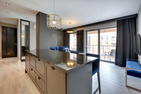 Blue Mandarin Riverside