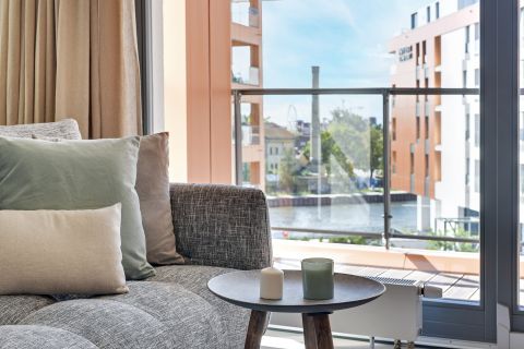 Blue Mandarin Riverside